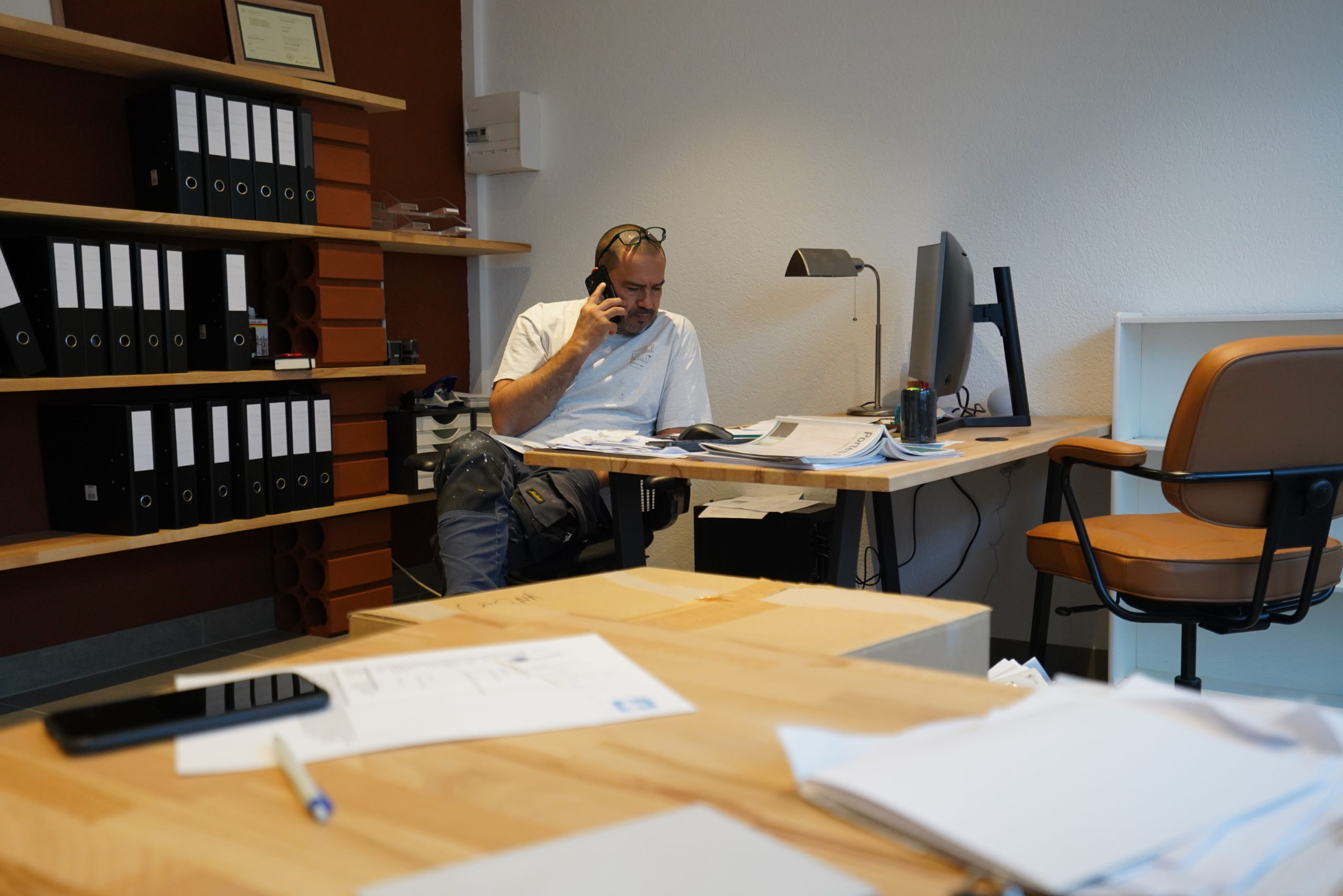 Henrry Aragon, fondateur de DIVILE, sur un chantier à Genève